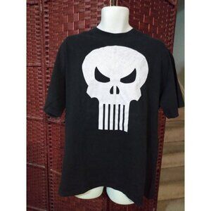 Marvel Black T‑Shirt with White Punisher Skull Graphic
